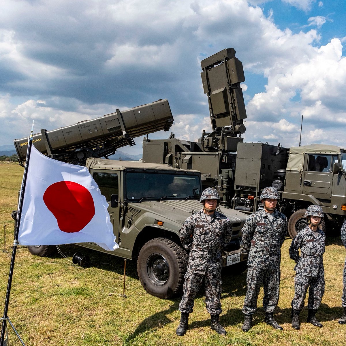 日本自衛隊的基地防空導彈發射車與雷達車