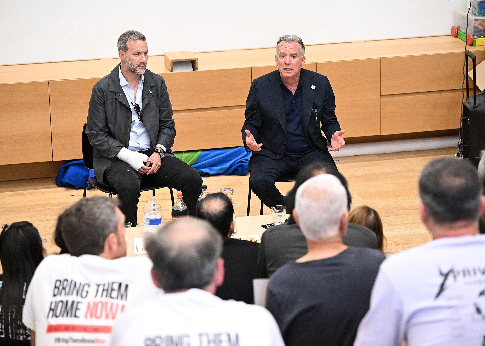 Steve Witkoff 2025 年 5 月在特拉維夫與人質家屬論壇成員會面