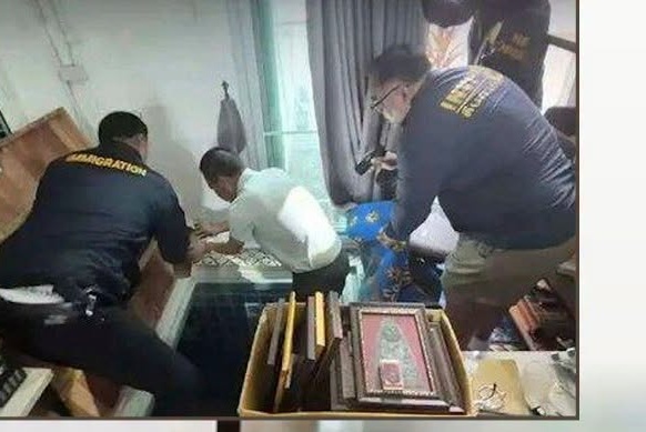 泰國移民局人員搜查朱志山的住所