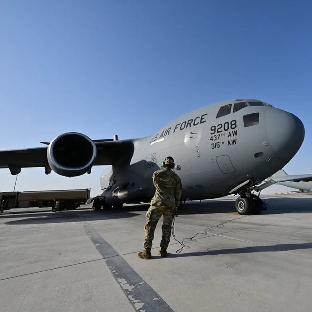 美軍運輸機