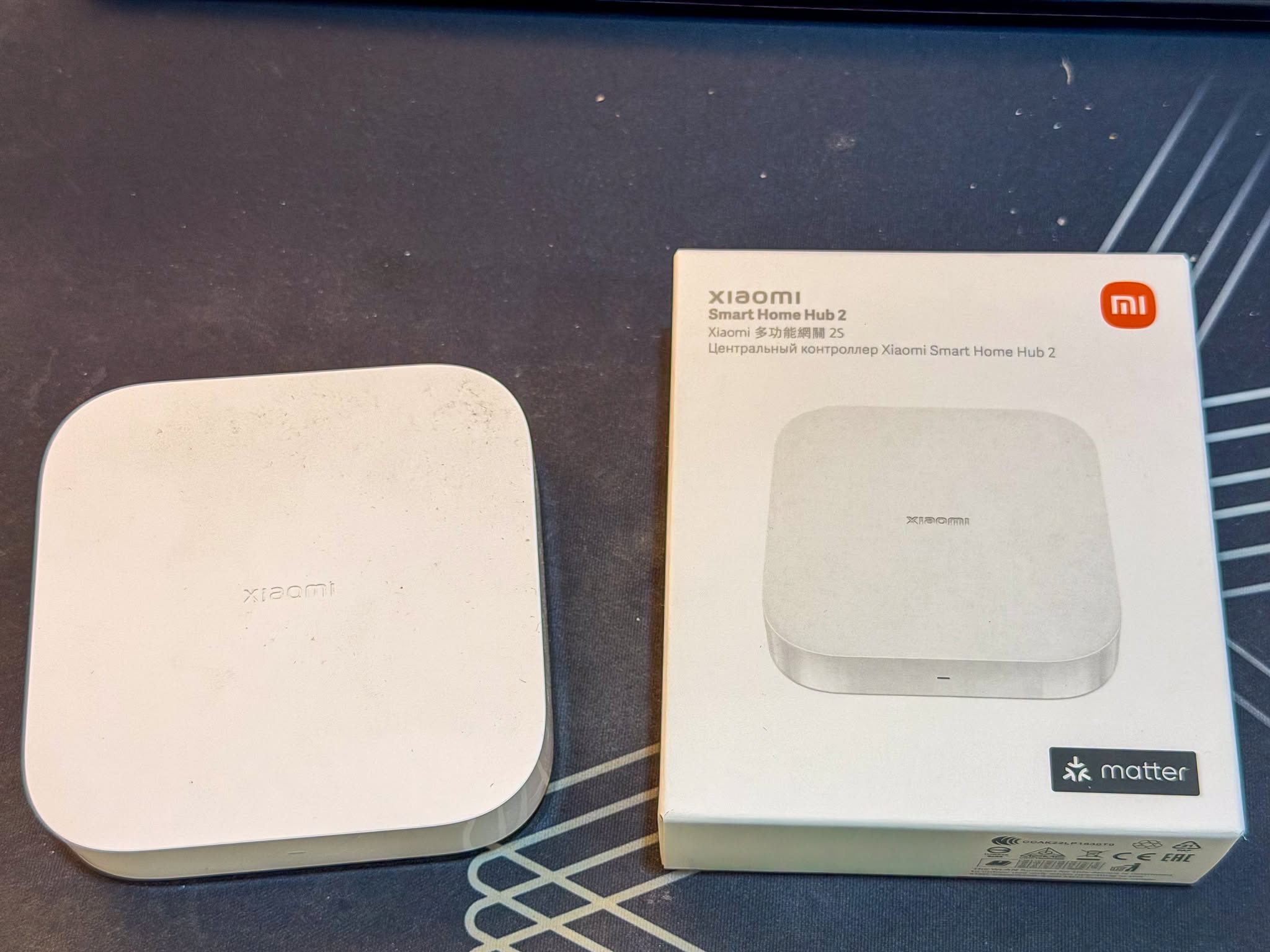 Xiaomi Smart Home Hub 2 網關及其包裝盒